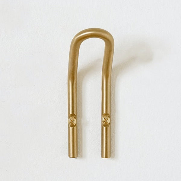 真鍮は使い始めの輝きが美しく、時間とともに柔らかなアンティークカラーへ。