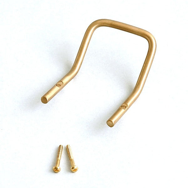 取付用ネジ付き(Iron:木ネジ/Brass:真鍮ネジ)。すぐにご使用いただけます。