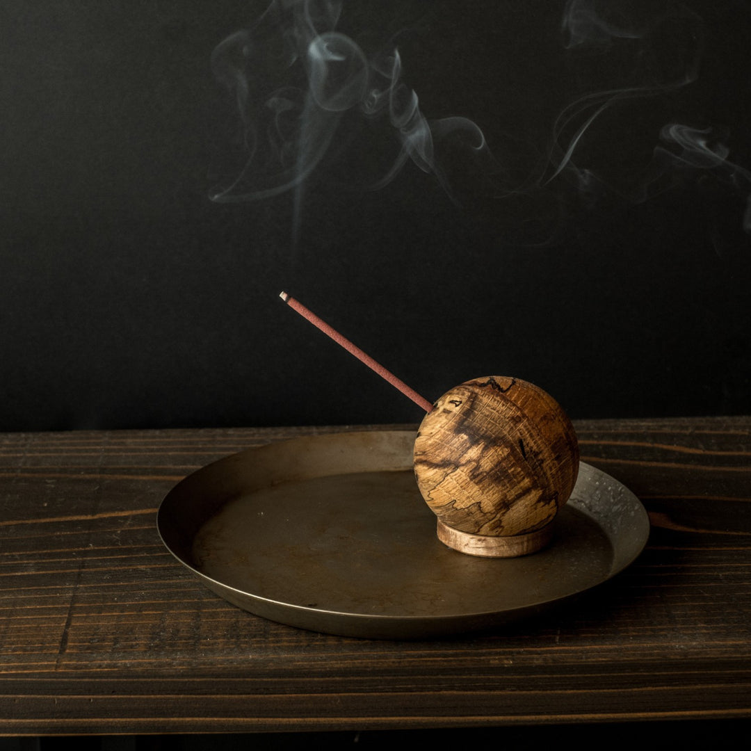 こだわりの香りとともに、お香立ての見た目もこだわるならば、ぜひこちらを。