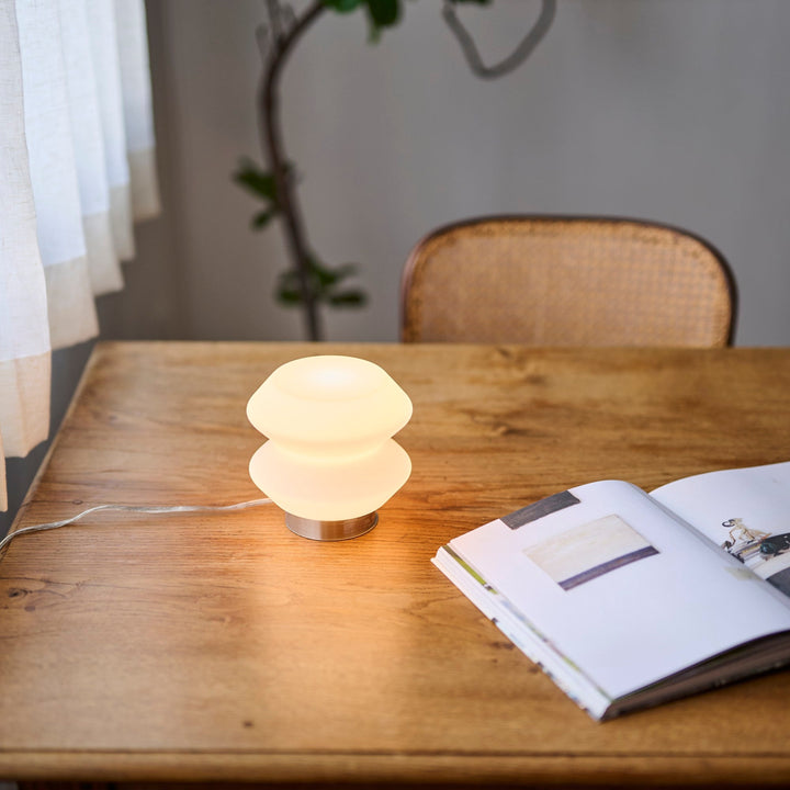 オレンジ色のあたたかみのある光がリラックスした雰囲気をつくります。