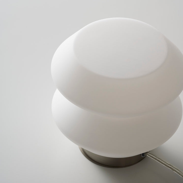 フロストガラスだから、直接的な眩しさがありません。目にやさしい照明です。