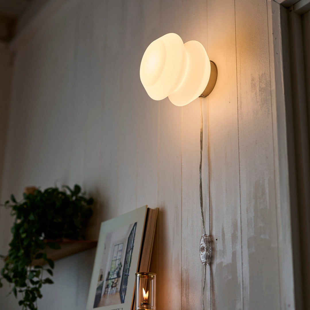 コンセント式で手軽に設置。届いたその日からすぐに使い始められます。