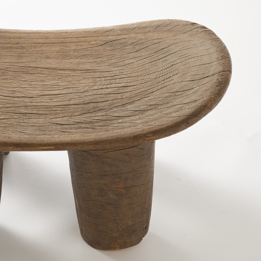 アフリカンチークなどの堅くて丈夫な広葉樹を材料としています。