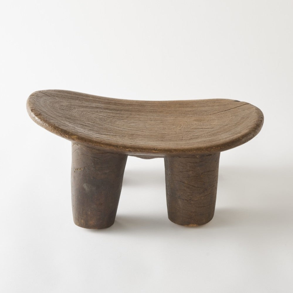 儀礼や日常の道具として独自の家具や工芸品を生み出してきたセヌフォ族。