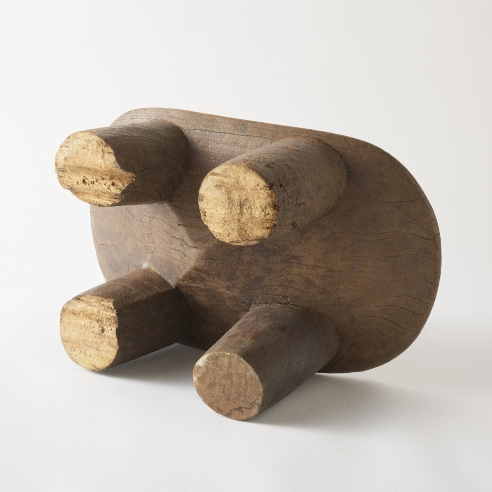 少しのガタツキがありますが、安定して座ることは可能。少しの不安定さ愛嬌です。