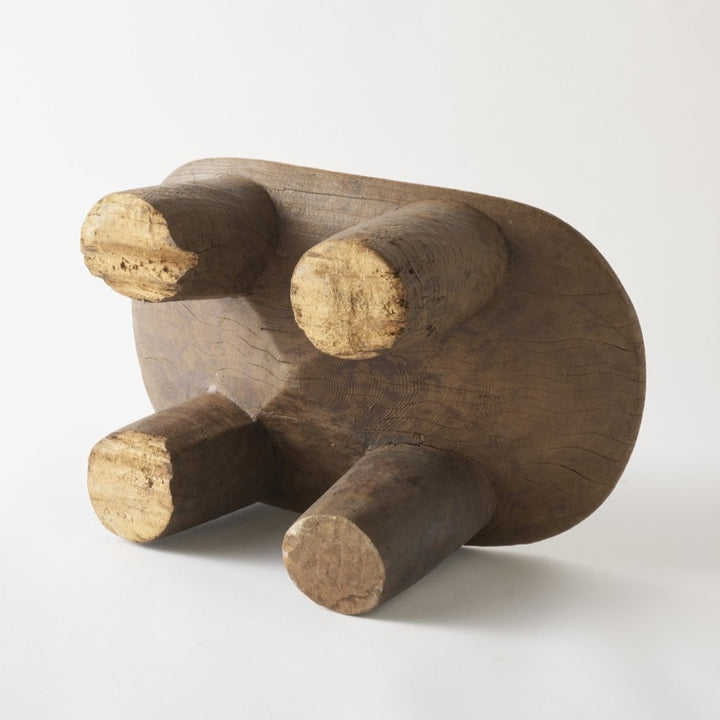 少しのガタツキがありますが、安定して座ることは可能。少しの不安定さ愛嬌です。