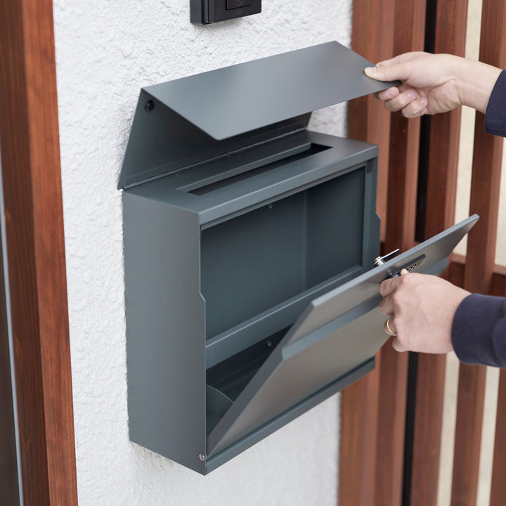 タテ開きタイプ。スムーズに開閉できる使いやすい設計です。