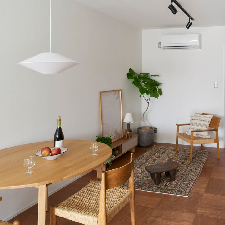 和室にも洋室にも。どんな空間にも自然に溶け込む照明です。