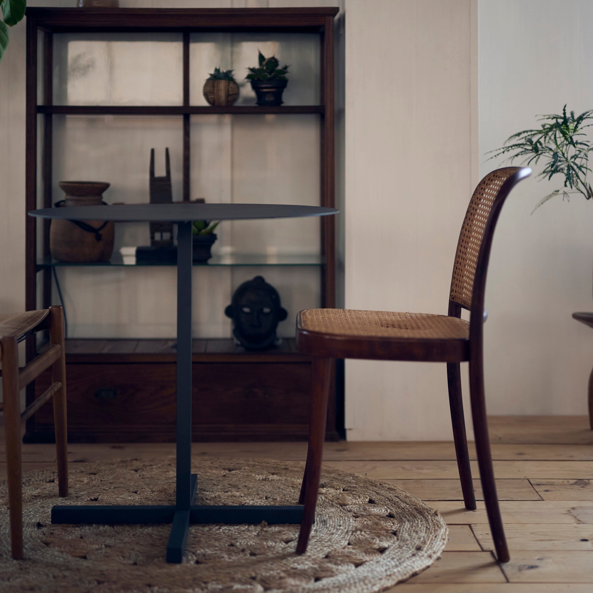 ダイニングテーブル | SOLID STEEL DINER TABLE ROUND | 直径70cm – tiflo
