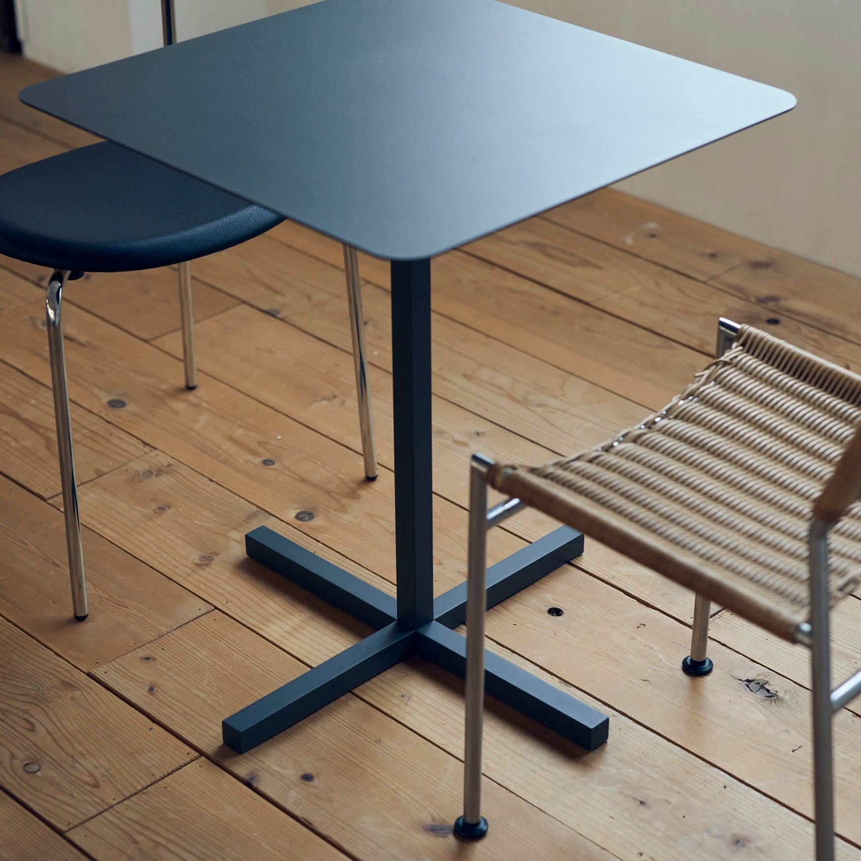 ダイニングテーブル | SOLID STEEL DINER TABLE SQUARE | 幅60cm – tiflo
