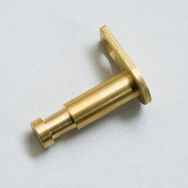 ずっしりとした手応えが心地よい、真鍮を使用しています。