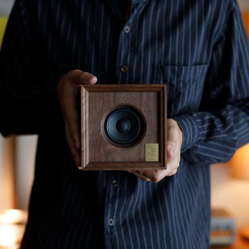 ウォールナットは深く落ち着いた色合い。時間が経ってもその豊かな色調が保たれます。