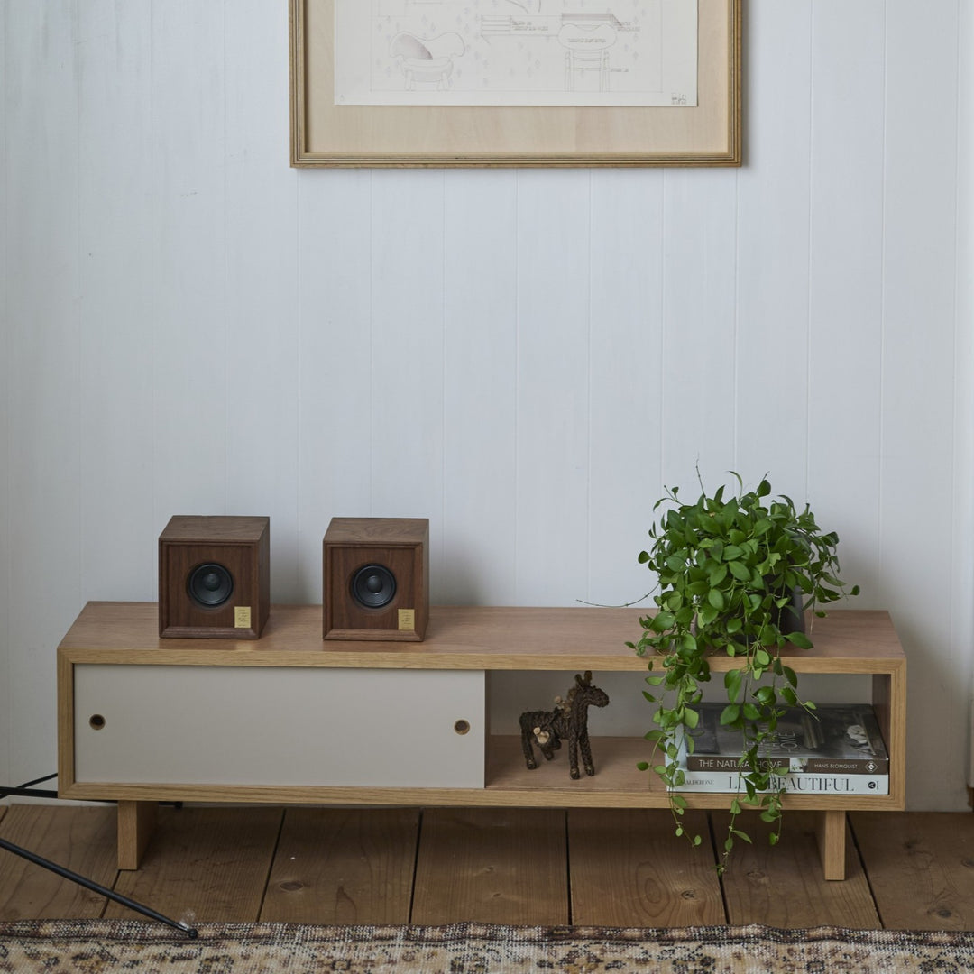 13cm角の立方体は、どこにでもすっと馴染むサイズ感。