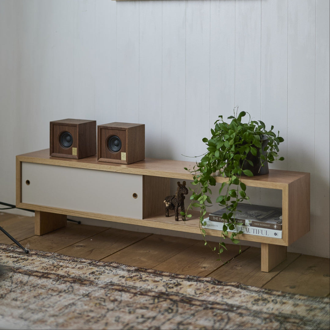 静かな時間のために生まれた、手のひらサイズのクラシカルなスピーカー。