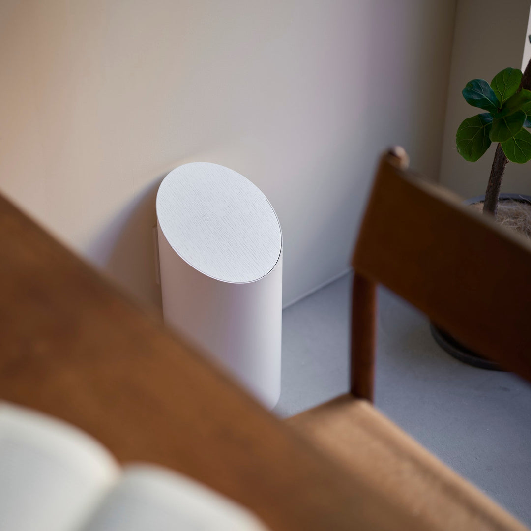 隠すのではなく、見せたくなる。空間に静かに佇むダストボックスです。