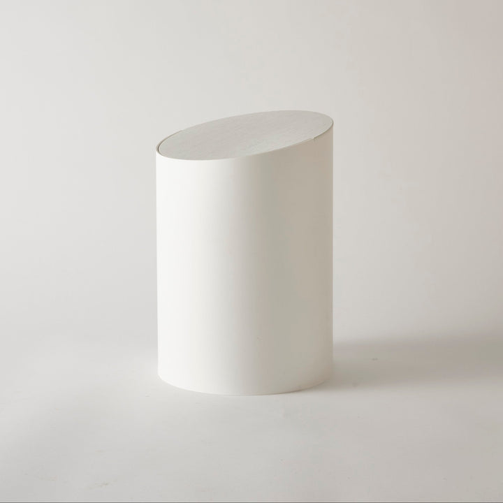 White：清潔感のある白が、北欧テイストやナチュラルな空間に調和します。