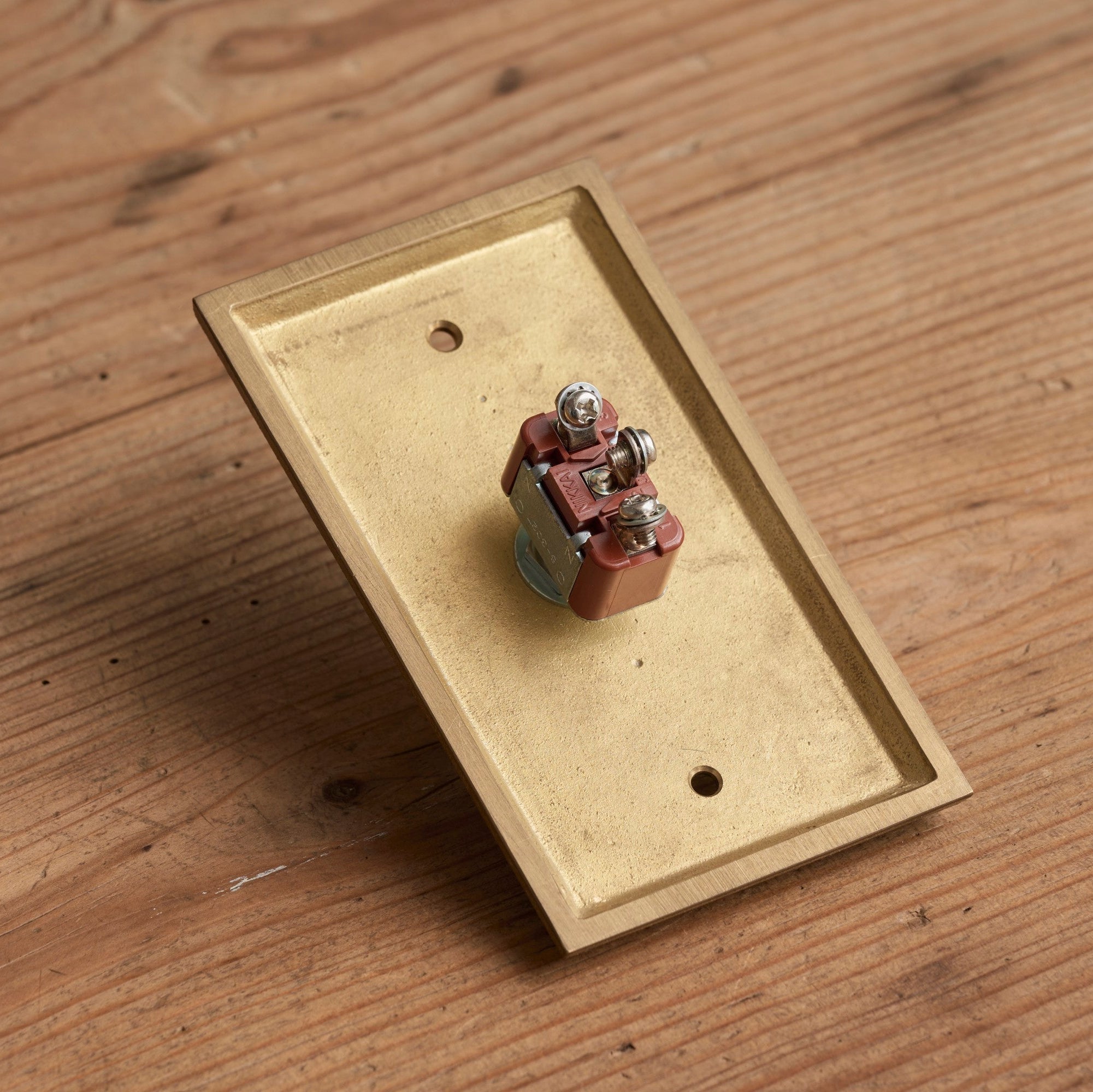 受注生産】スイッチプレート 1口 – tiflo