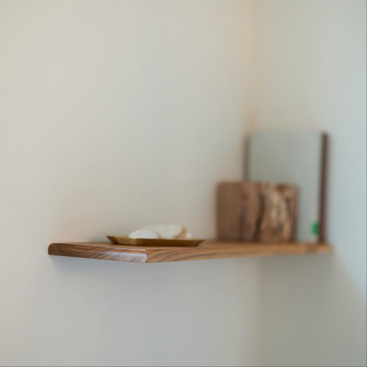 耐荷重は450が約1kg、600が約1.5kg。小物の「見せる収納」に最適です。