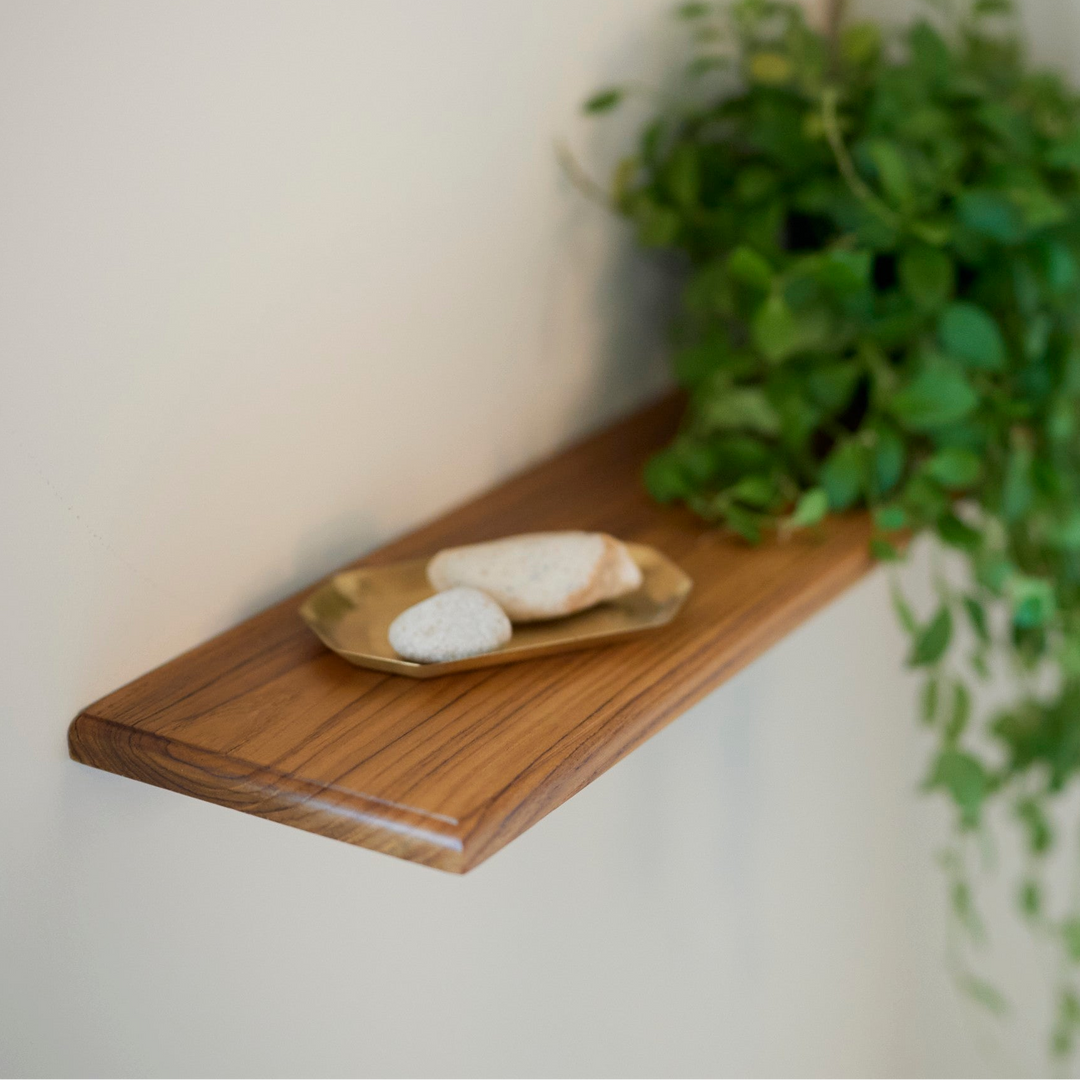 縁にモールディングを思わせる凹凸を施したのが、「Classic」タイプの特徴。