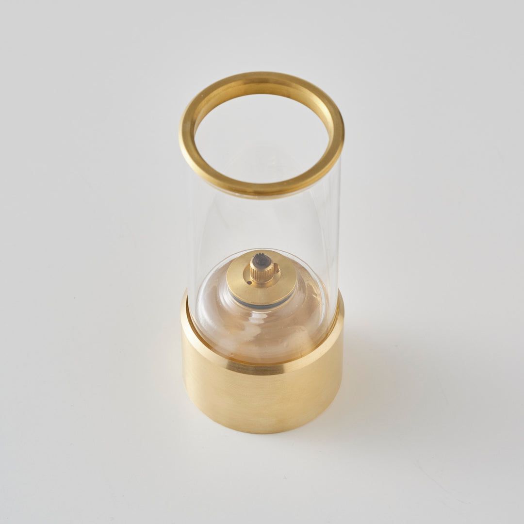 約300gと確かな重量感。安定のある重心と転倒しにくい形状で安心です。