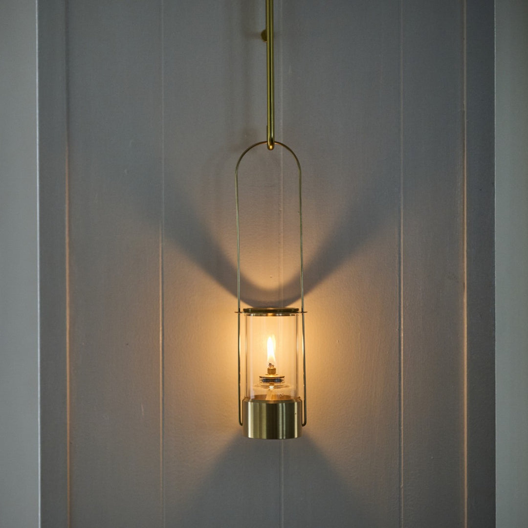 壁に反射した炎の揺らぎがまた、特別な時間を演出してくれそう。