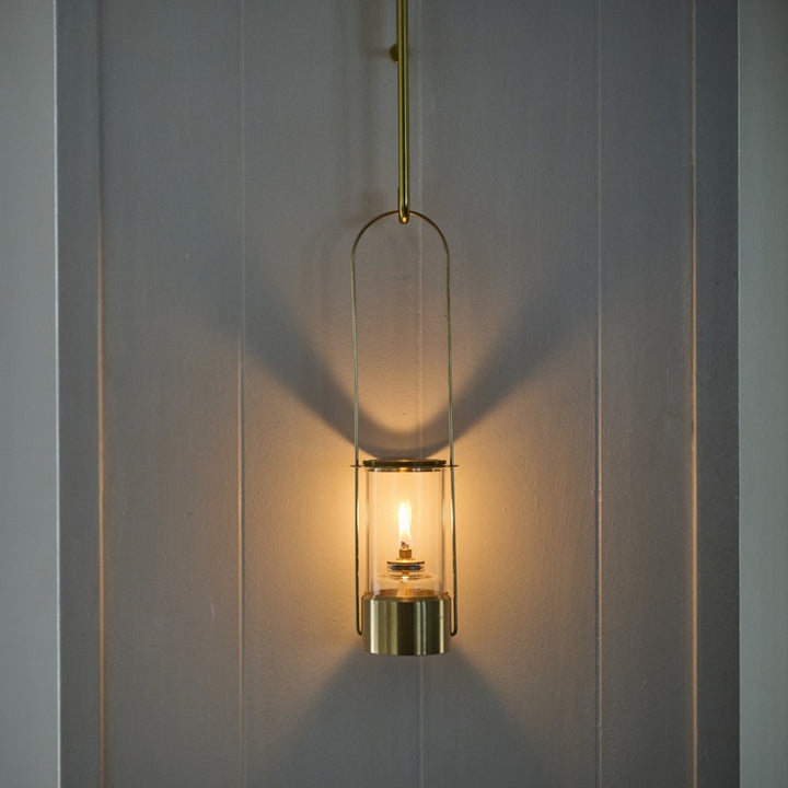 壁に反射した炎の揺らぎがまた、特別な時間を演出してくれそう。