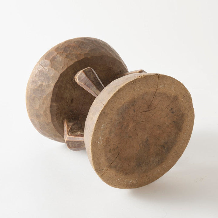 比較的フラットな底面。安定感はあるので座っても安心です。