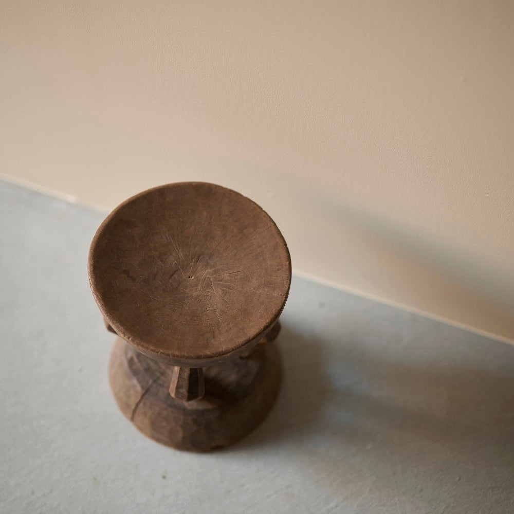 手仕事の痕跡や木肌の表情が、ありありとみられます。