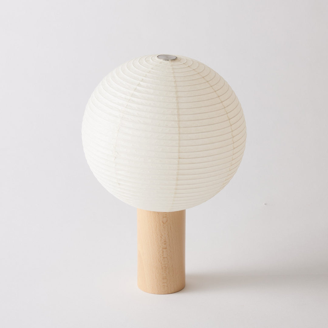 Circle：幅約18cm。ふっくらと丸い火袋が、空間にやわらかな輪郭を残します。
