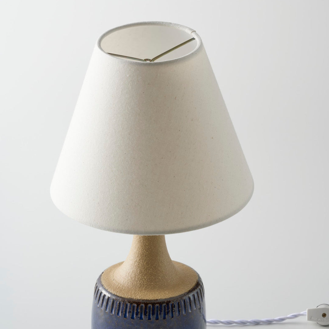 コットン素材のシェードが、北欧の柔らかな雰囲気を際立てます。