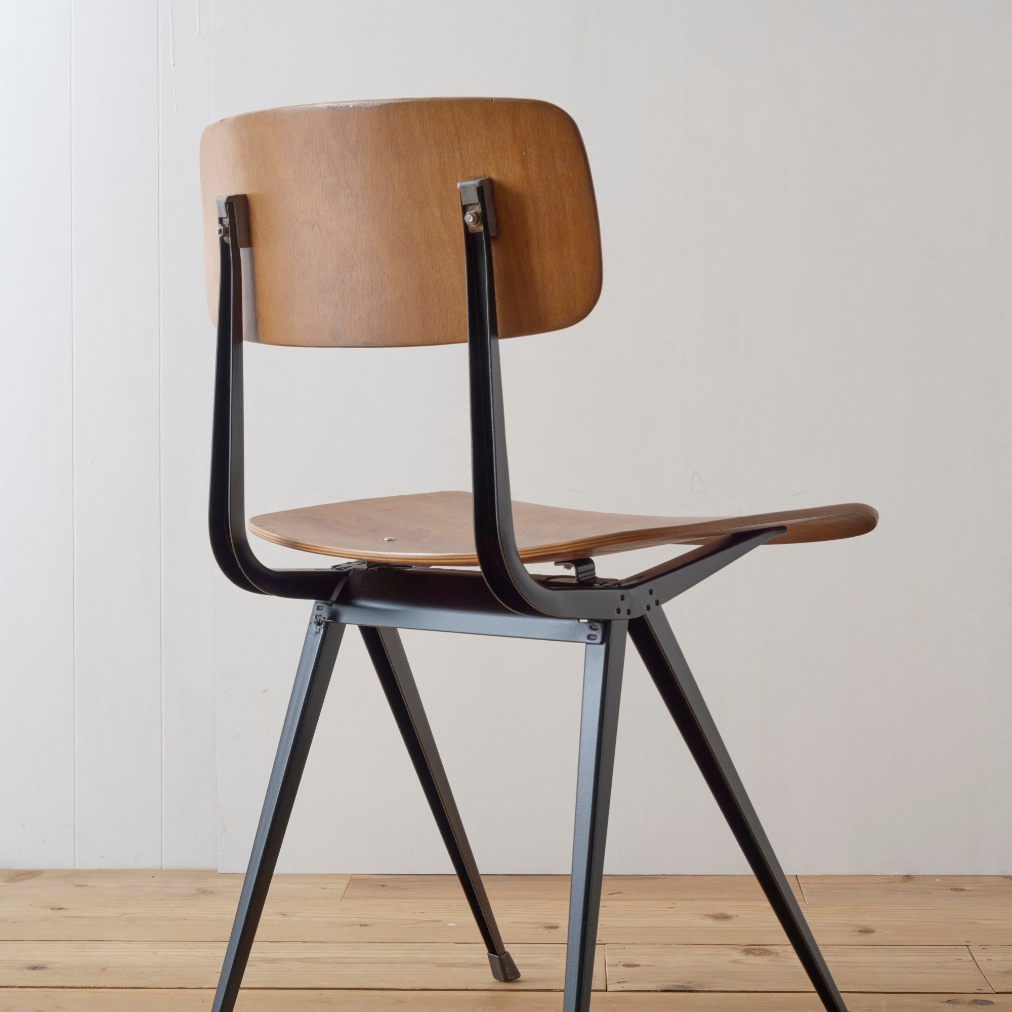 ヴィンテージ家具 | Result Chair (リザルト・チェア) | Ahrend社