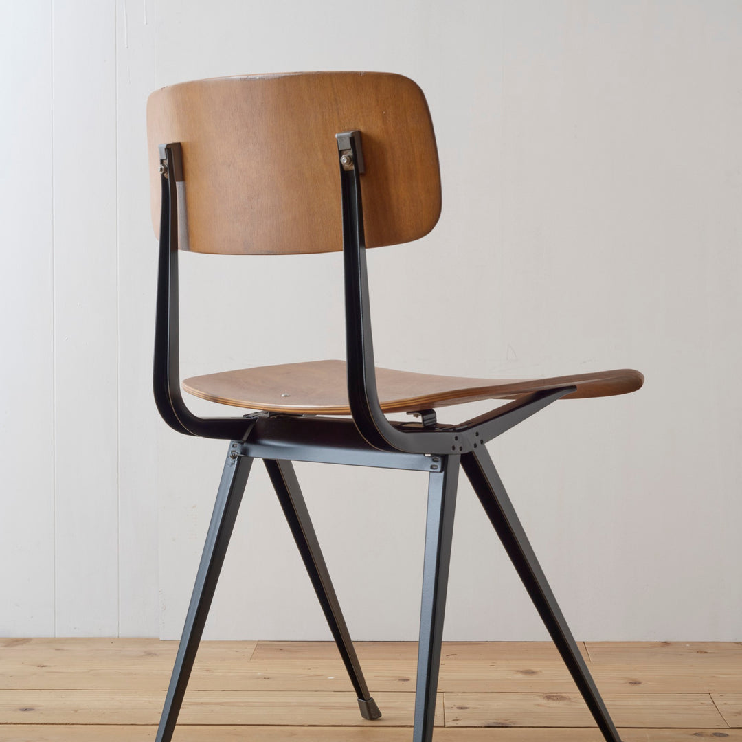 無駄のないフォルムとフレームの構造の美しさ。