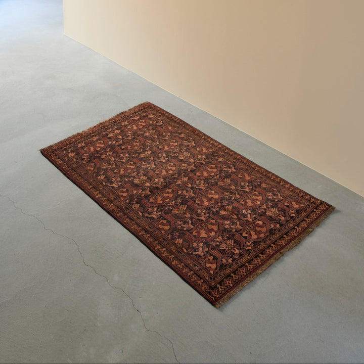サイズ：約136 × 90cm　玄関でもリビングでも、取り入れやすいサイズ感です。