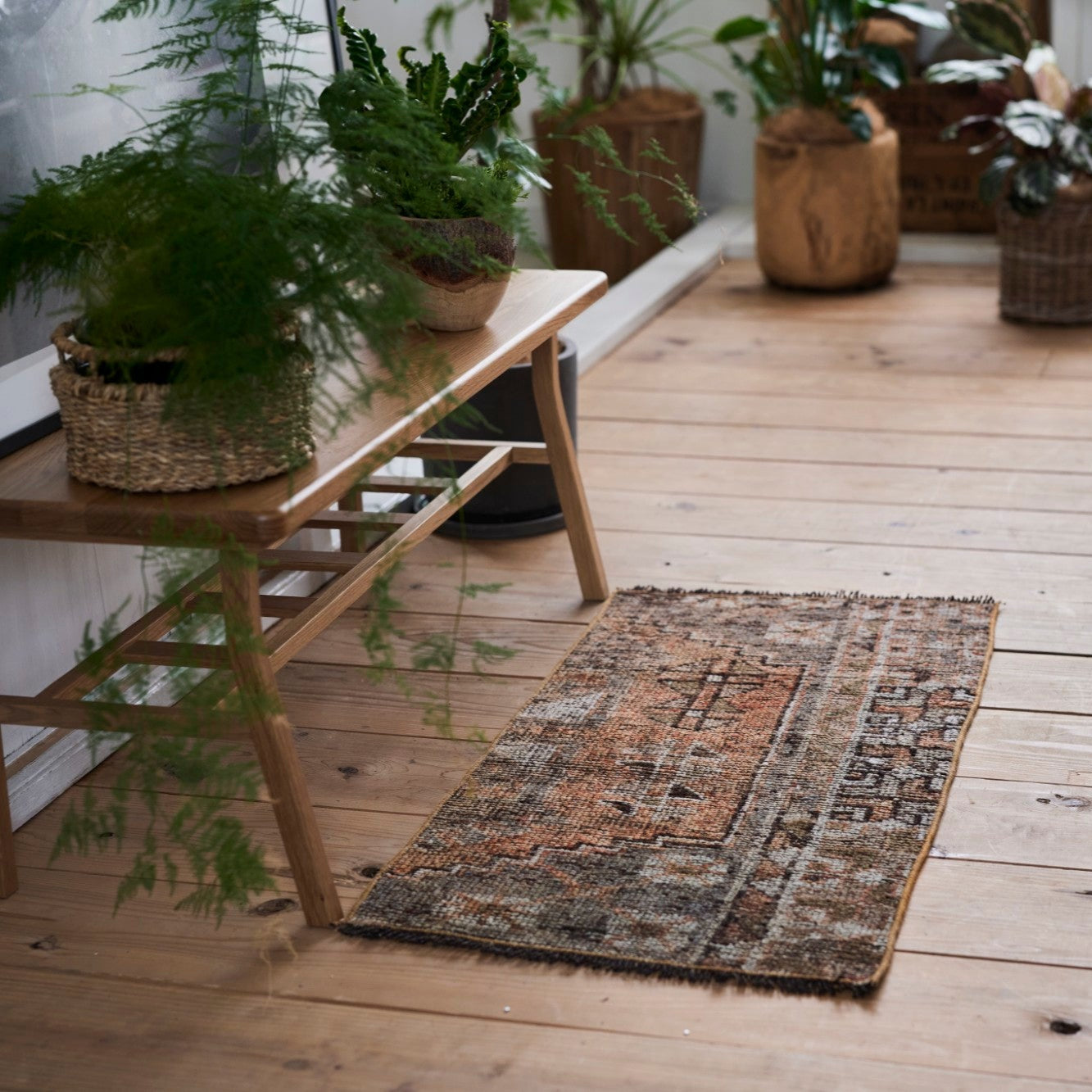 ヴィンテージラグ　トルコ　マット turkish rug ヴィンテージラグ | トルコ・ドアサイズ No.06 | 茶色 | 102×51 – tiflo