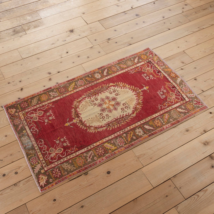 ヴィンテージラグ　トルコ・ギュネイ No.01