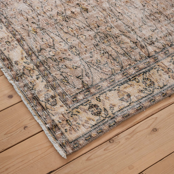 フリンジは約20mm。手織りならではの、細部まで丁寧な仕上がり。