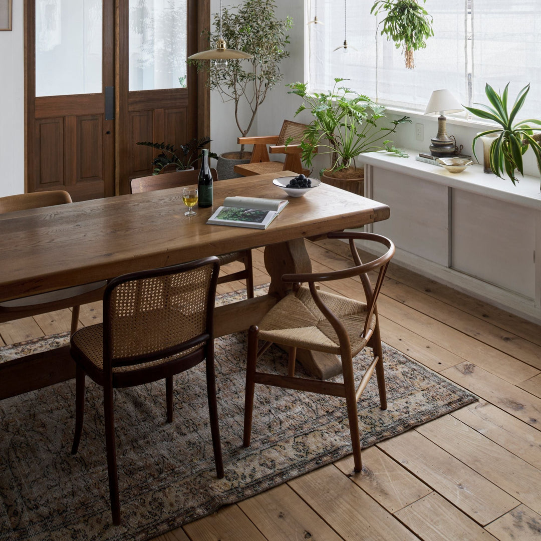 1970年代 トルコ・イスパルタで生まれた、一点もののヴィンテージラグ。