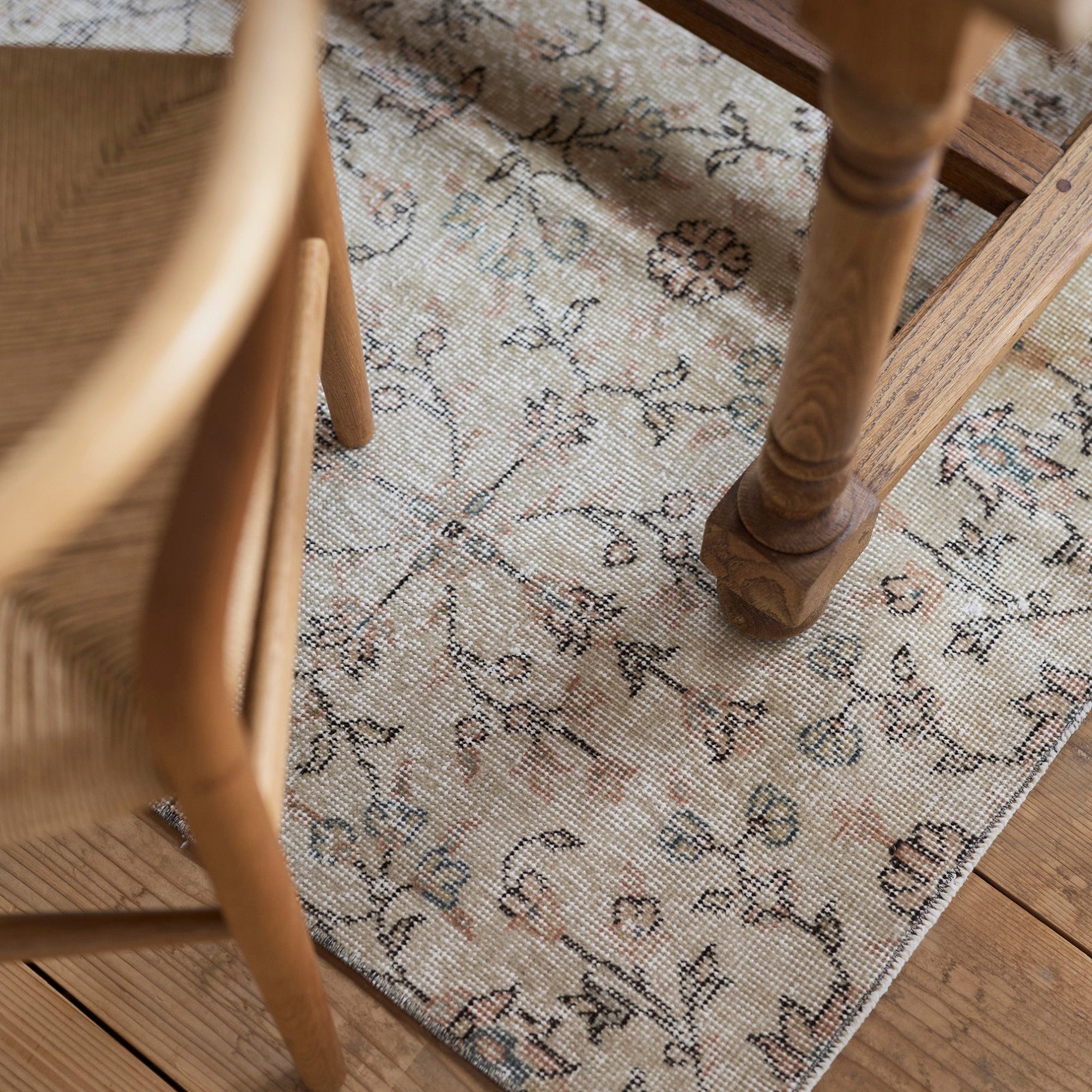 ヴィンテージラグ、はじめの一枚｜暮らしに、時間の深みを敷くという