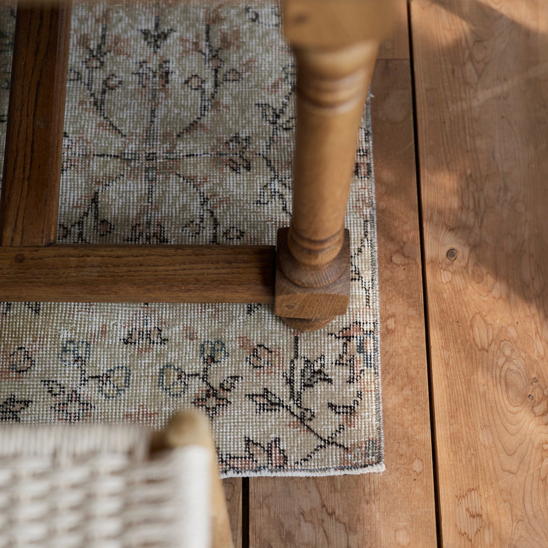 色褪せ、糸のほつれ、シミ、補修跡。それらすべてが時を経た証です。