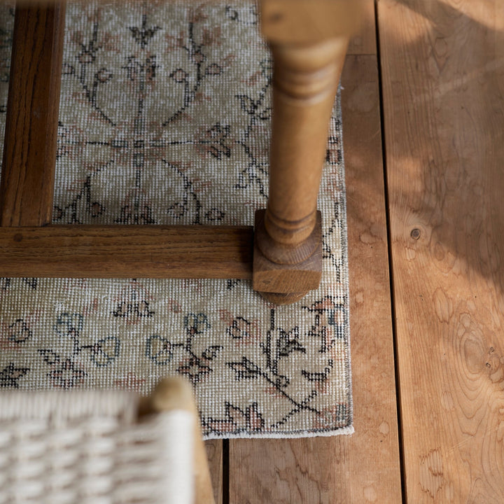 色褪せ、糸のほつれ、シミ、補修跡。それらすべてが時を経た証です。