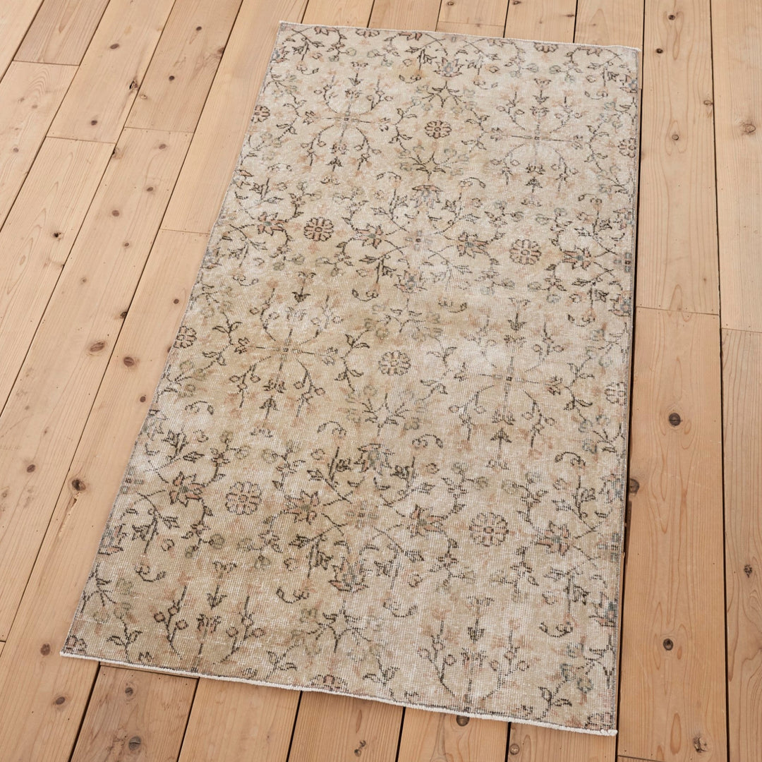 サイズは約190×103cm。アクセントラグとして、ちょうどいいサイズです。