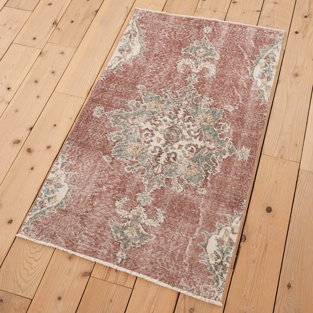 約168×96cm。どんな場所にも気軽に取り入れやすいサイズ感です。