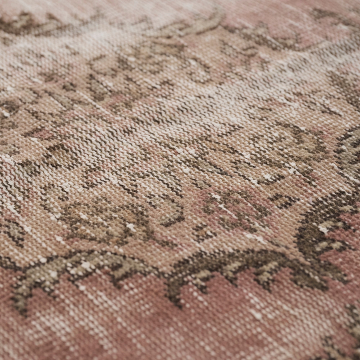 半世紀を超えて育まれた風合い。今後も使い込むほどに味わいを増していきます。