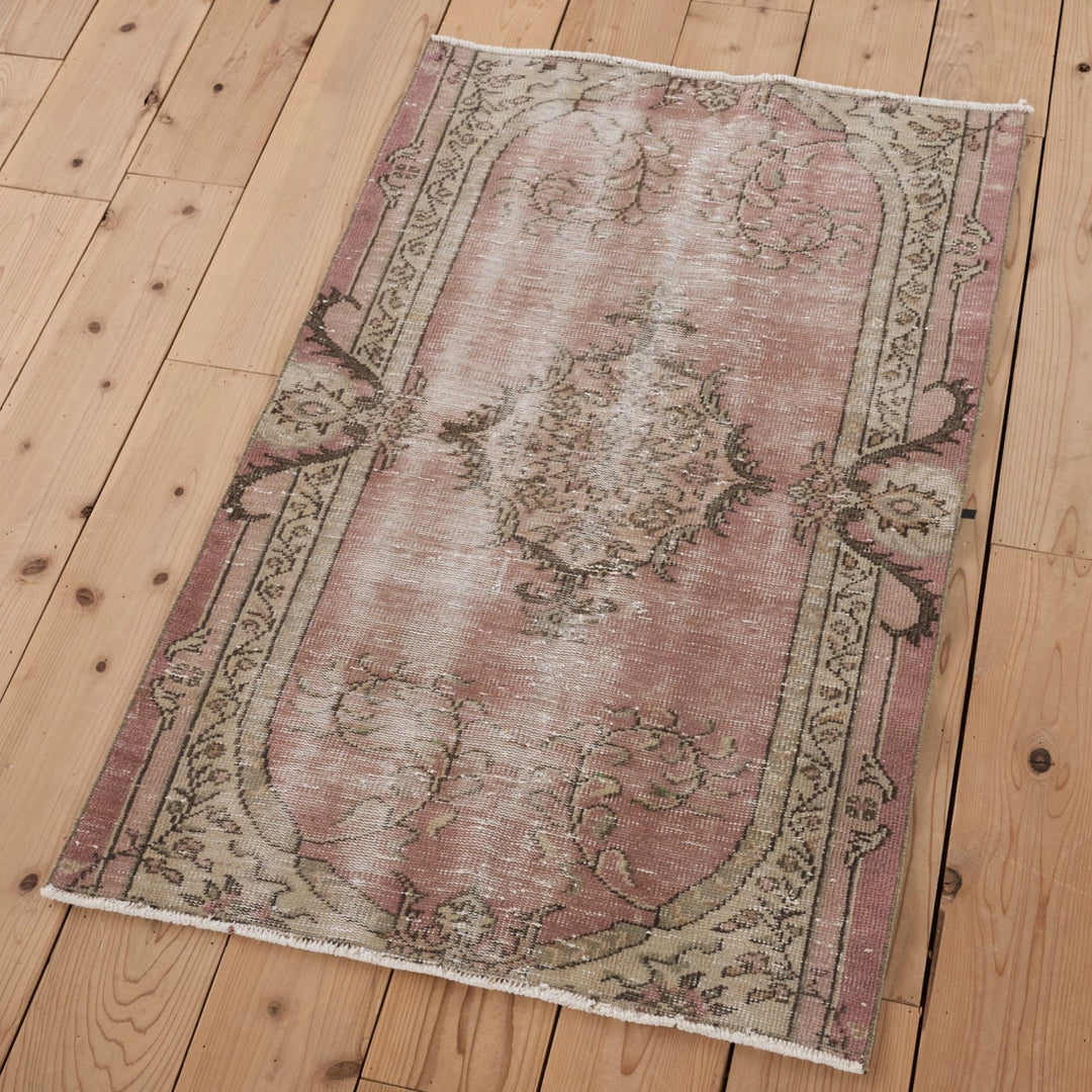 サイズは約149×97cm。どんな場所にも気軽に取り入れやすいサイズ感です。