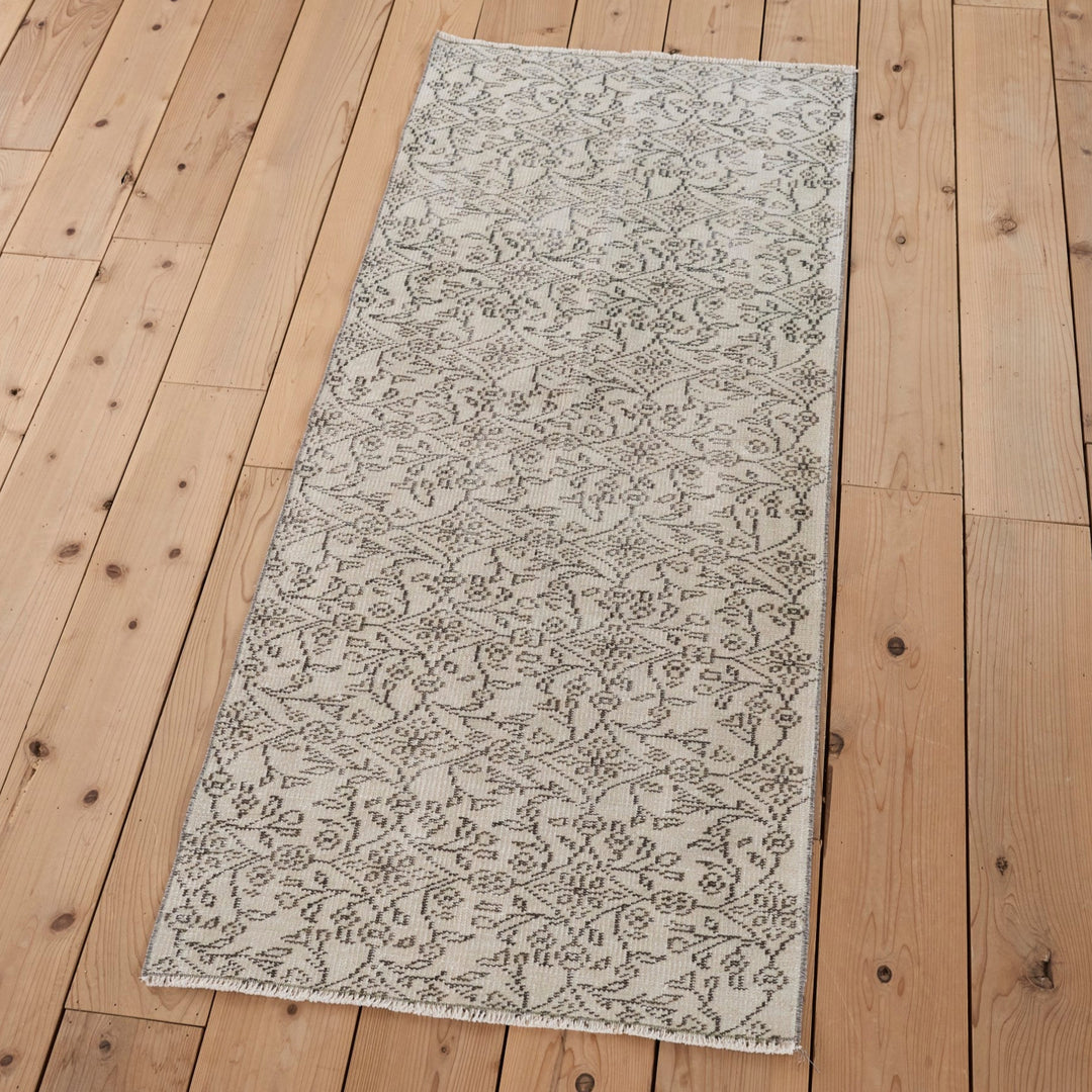 サイズは約199×87cm。縦長のランナーラグとして、ベッドサイドや玄関などにおすすめ。