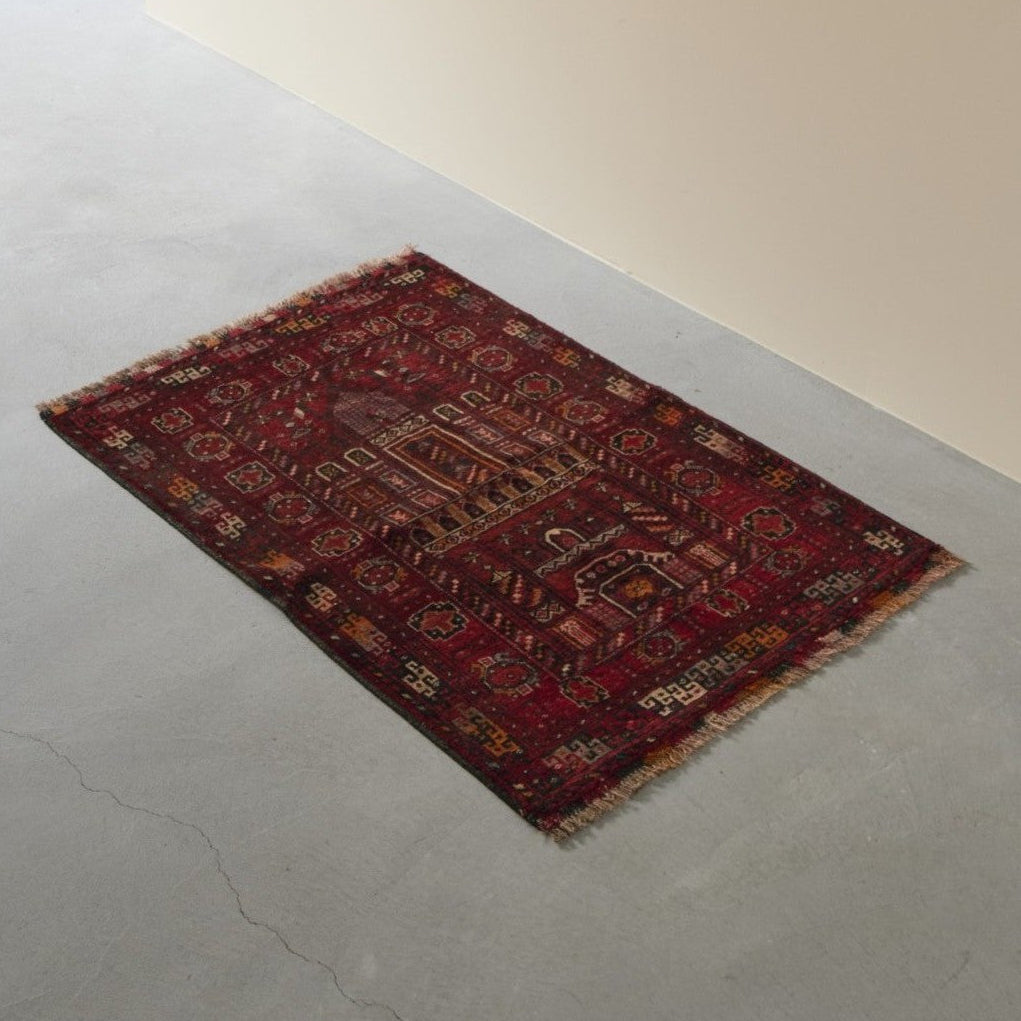 サイズ：約116 × 79cm　玄関でもリビングでも、取り入れやすいサイズ感です。