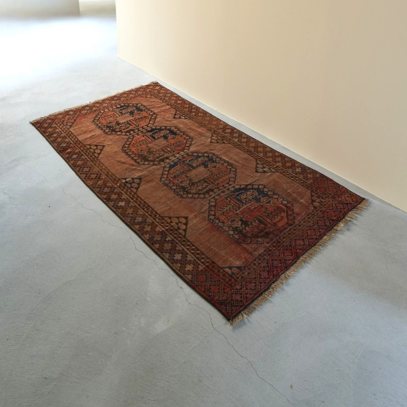 ☆ヴィンテージの風格☆トルクメン303×70cm アフガニスタン産 絨毯