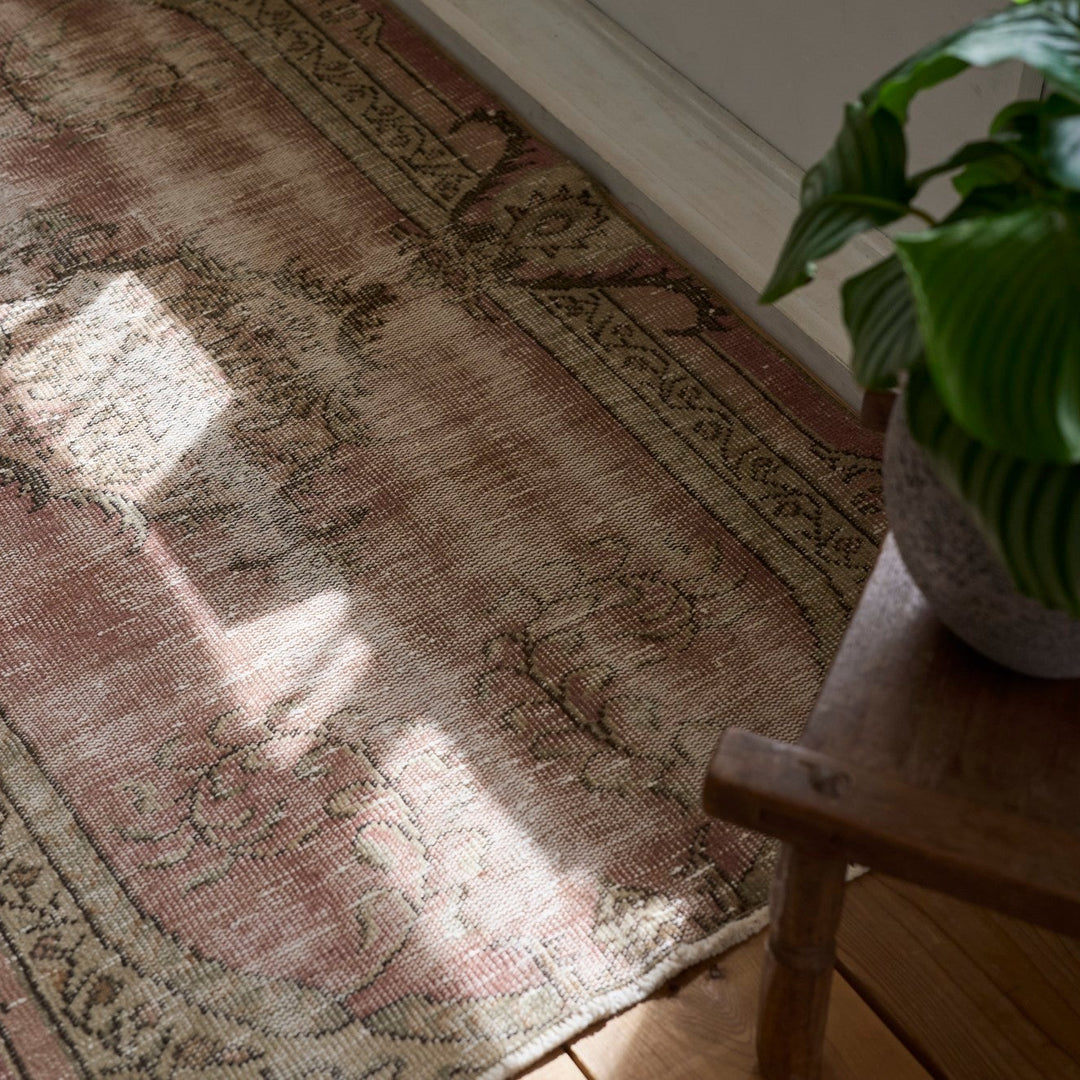 約149 × 97cmと、どこでもどんな場所にも取り入れやすいサイズ感。