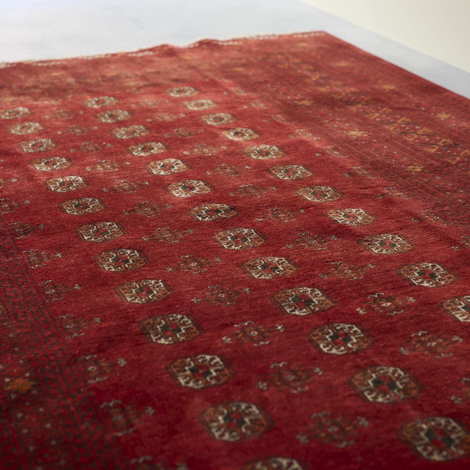 ヴィンテージ アフサール族 シルジャン トライバルラグ 229×159cm ヴィンテージ アフサール族 シルジャン トライバルラグ 229×159cm