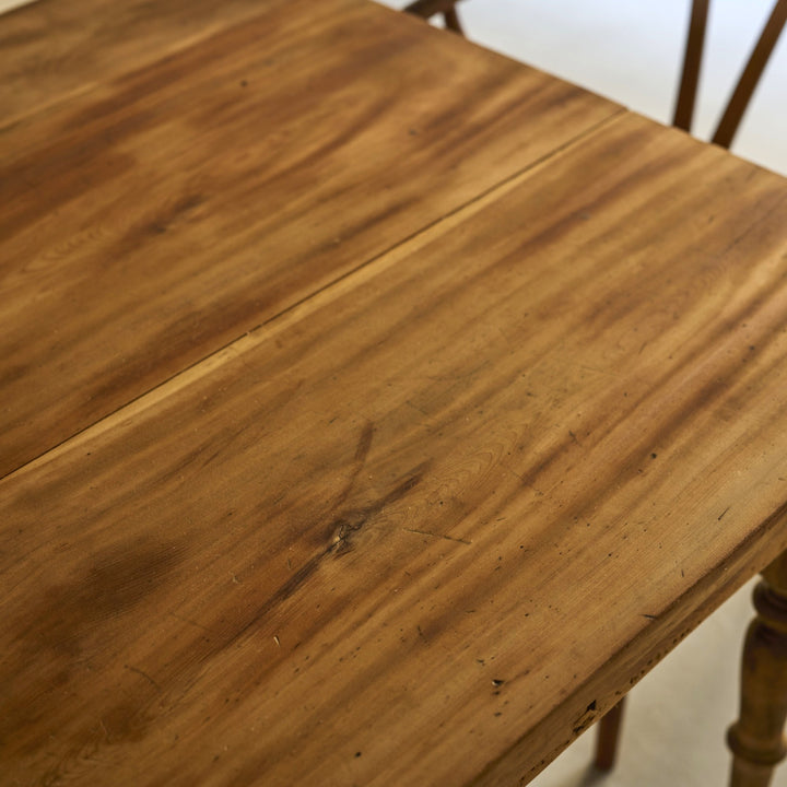 メンテナンスのため、蜜蝋クリームを定期的に塗っております。